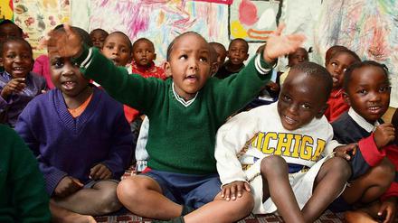 Weg in die Zukunft. Investitionen in die vorschulische Bildung in Afrika - hier ein Kindergarten in Nairobi - sind sinnvoll. 
