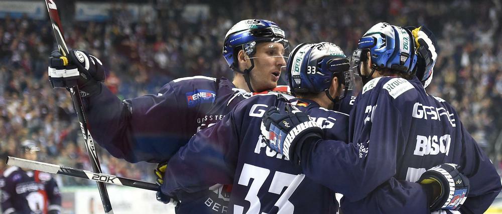 Das Eisbären-Spiel gegen Nürnberg verfolgten mehr Zuschauer, als die Champions-League-Begegnung gegen Stavanger Oilers.