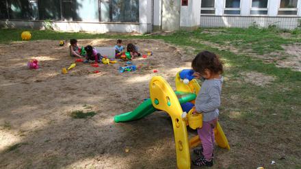 Für die neuen Flüchtlingsheime (hier am Waldschluchtpfad in Gatow ) braucht das Land Berlin viel Geld.