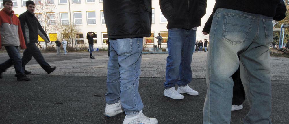Mackerhaft. Wer sozial aufsteigt, entfernt sich von seinem Herkunftsmilieu. Junge Migranten spüren das besonders, da sie sich zusätzlich von ihrer Herkunftskultur entfernen. Ehre und Männlichkeit sind Konstruktionen, die das Selbstwertgefühl stabilisieren. 