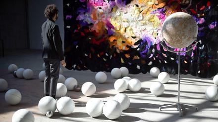 In der Umlaufbahn: Am Stand der Galerie Spinello Projects, die Arbeiten von Agustina Woodgate zeigt.
