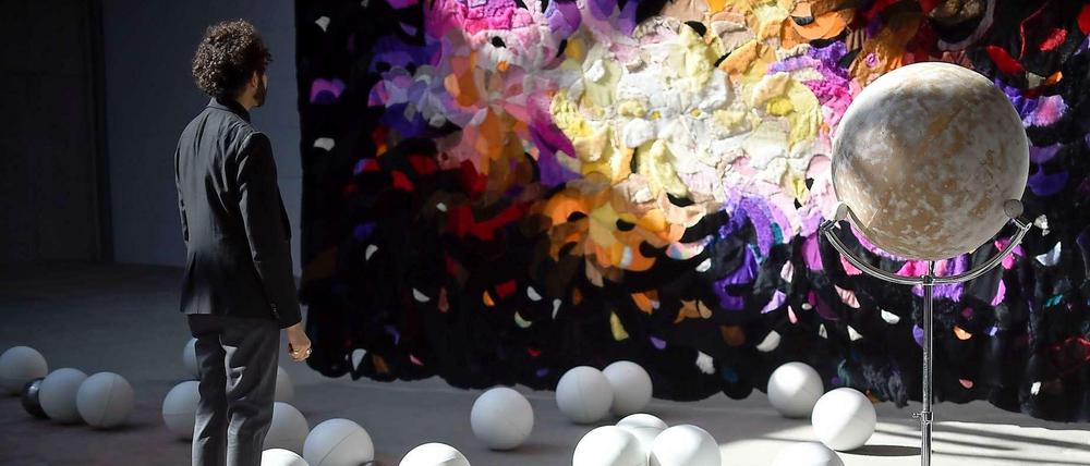 In der Umlaufbahn: Am Stand der Galerie Spinello Projects, die Arbeiten von Agustina Woodgate zeigt.