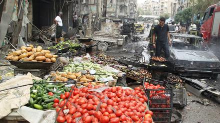 Am Montag flogen die syrischen Streitkräfte einen Luftangriff auf Aleppo.