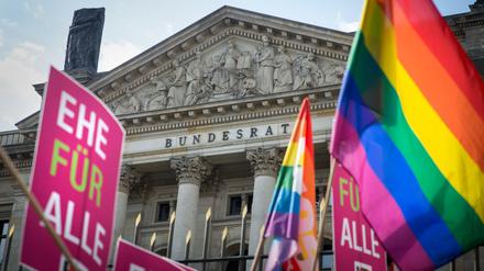 Eine Demonstration für die Ehe für Alle im Sommer in Berlin. 