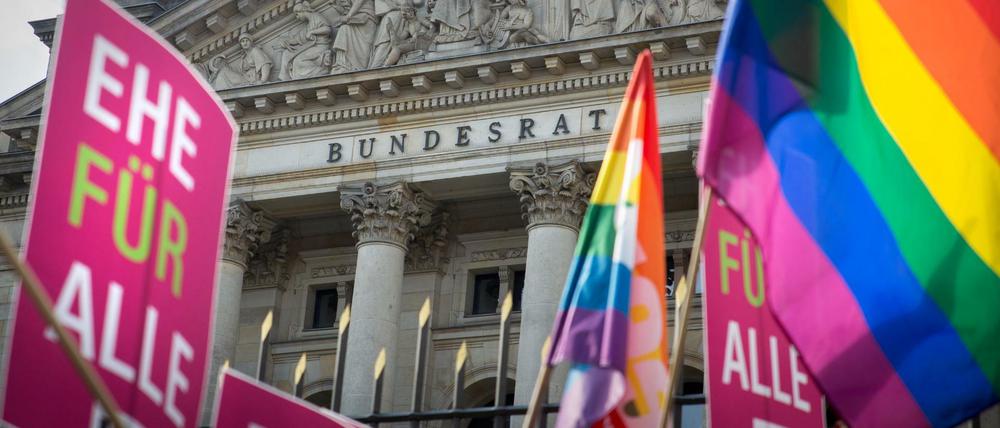 Eine Demonstration für die Ehe für Alle im Sommer in Berlin.