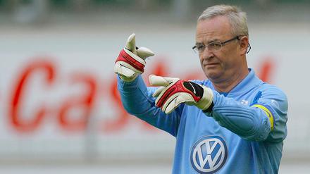 Unhaltbar. Martin Winterkorn war Hobby-Torwart und ist ein Freund des Fußballs. Ob sein Nachfolger an der Konzernspitze auch noch so kräftig in Sport investiert?