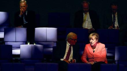 Unter besonderer Beobachtung: die Kanzlerin Angela Merkel.