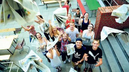 Willkommen! Ins Verlagshaus am Askanischen Platz kommen jeden Tag Besucher von außen: Gäste von Salons, Debatten, Wirtschaftsclubs, Konferenzen oder – wie hier – die Teilnehmer einer Sommerakademie für Schüler.