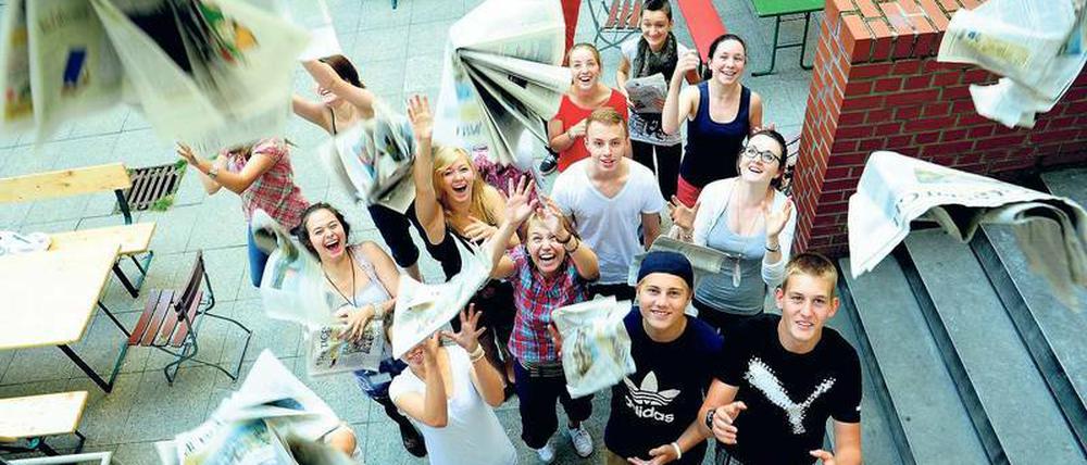 Willkommen! Ins Verlagshaus am Askanischen Platz kommen jeden Tag Besucher von außen: Gäste von Salons, Debatten, Wirtschaftsclubs, Konferenzen oder – wie hier – die Teilnehmer einer Sommerakademie für Schüler.