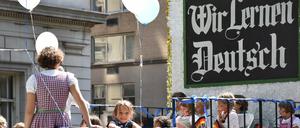 Deutschschüler feiern während der Steuben-Parade in New York. 