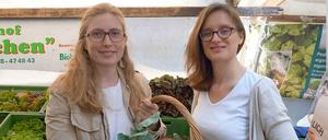 Carolin Alff (li.) und Katharina Olschenka haben den Lieferdienst Lokalbestellt gegründet. Alle Zutaten für ihre Speisen stammen aus der Region Berlin-Brandenburg. 