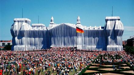 Der verhüllte Reichtstag des Künstlers Christo. 