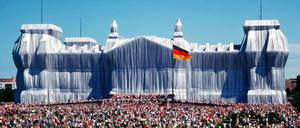 Der verhüllte Reichtstag des Künstlers Christo. 
