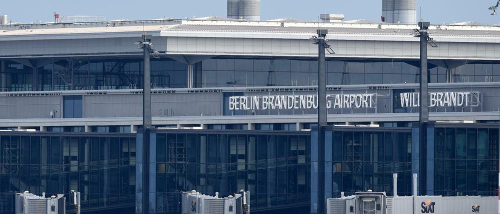 Auf der Baustelle des BBI darf im Bericht des Hauptterminals aufgrund eines Baustopps nicht gearbeitet werden.