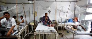 Die Krankenhäuser in Delhi sind überfüllt.