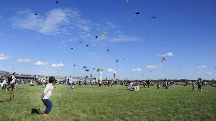 Drachenfest auf dem Tempelhofer Feld.