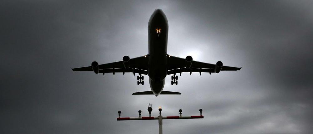 Immer mehr Flugzeuge vertrauen während des Fluges auf das GPS-Satellitensystem - Experten warnen indes vor Hackerangriffen auf das Navigationssystem. 