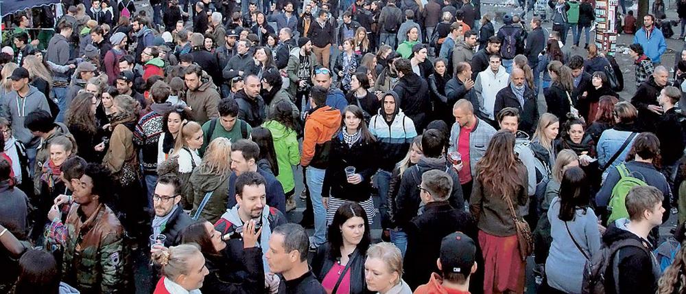 Immer mehr Menschen leben künftig in Berlin. Der Senat rechnet in diesem Jahr mit einem Zuwachs um 80 000.