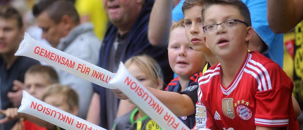 Inklusion im Fußball lebt immer noch vom Engagement Einzelnen. Nun setzt die Fußball-Bundesliga ein Zeichen.