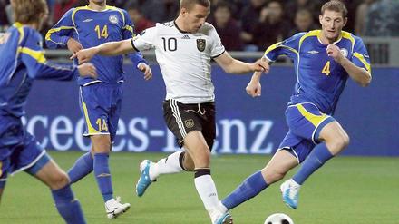 Lukas Podolski hat mit der deutschen Nationalmannschaft gute Erfahrungen in der mittelasiatischen Steppe gemacht.