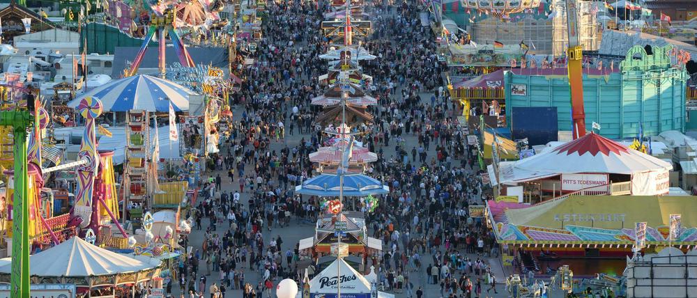 Fest der Massen. Das Oktoberfest lockt jährlich Millionen. Dabei sind auch solche Menschen, die diesen Umstand ausnutzen.