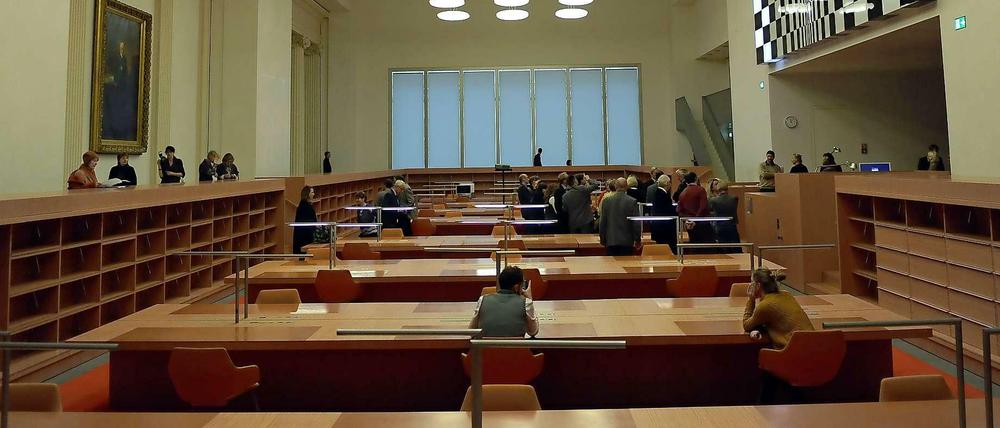 Bibliothekssaal mit Stühlen