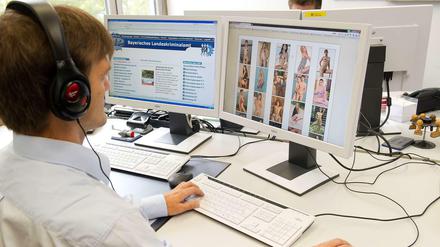 Tatort Internet. Die Polizei fandet am Schreibtisch nach Sexualstraftätern.