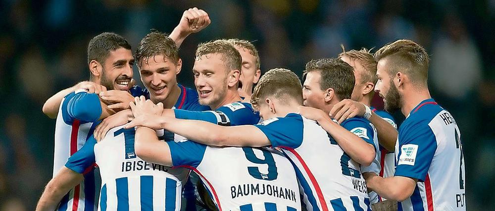 Stark gemacht. Hertha beim kollektiven Torjubel.