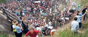 Tödliches Gedränge. Am 24. Juli 2010 gab es bei der Loveparade in Duisburg eine Massenpanik. 21 Menschen kamen dabei ums Leben. 