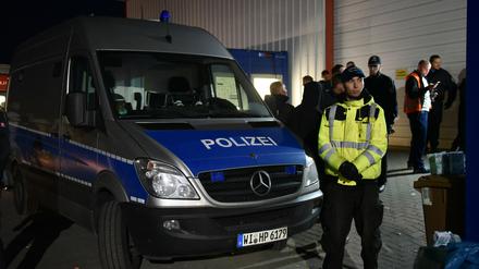 In einem Zeltlager für Flüchtlinge in Calden (Hessen) lieferten sich Bewohner eine stundenlange Massenschlägerei.