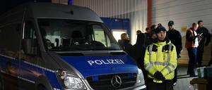 In einem Zeltlager für Flüchtlinge in Calden (Hessen) lieferten sich Bewohner eine stundenlange Massenschlägerei.