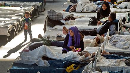 Flüchtlinge in Hanau (Hessen). Dort sind rund 700 Flüchtlinge untergebracht. Die meisten stammen aus Syrien, dem Irak und Afghanistan.