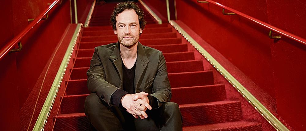 Für seine Rolle als Stasi-Offizier Falk Kupfer ist Schauspieler Jörg Hartmann, 46, bereits mit dem Deutschen Fernsehpreis ausgezeichnet worden. Am Dienstag startet die dritte Staffel der ARD-Serie. 