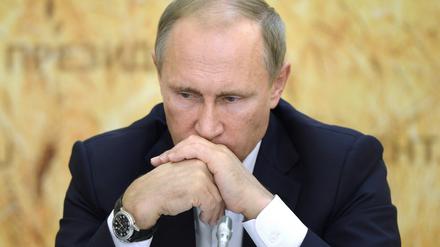 Russlands Präsident Wladimir Putin spricht am Montag in den USA vor den Vereinten Nationen - und mit US-Präsident Barack Obama. Bis dahin wartet er ab.