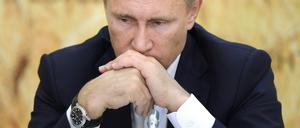 Russlands Präsident Wladimir Putin spricht am Montag in den USA vor den Vereinten Nationen - und mit US-Präsident Barack Obama. Bis dahin wartet er ab.