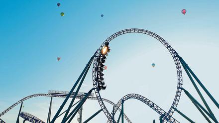 Der Kopf steht Kopf. Achterbahn im Europapark Rust.