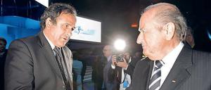 Es wird ernst. Die Behörden haben Ermittlungen gegen den langjährigen Fifa-Chef Sepp Blatter (links) aufgenommen. Uefa-Präsident Michel Platini (rechts) wurde vernommen.