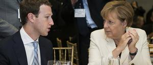 Facebook-Gründer Mark Zuckerberg spricht in New York mit Bundeskanzlerin Angela Merkel am Rande des UN-Gipfels über Nachhaltigkeit.