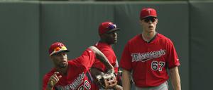 Max Kepler (re.) ist erst der zweite Deutsche, der in der Major League Baseball eingesetzt worden ist.
