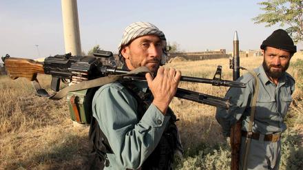 Afghanische Polizisten bereiten sich auf die Gegenoffensive vor. 