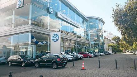 Gläsern. Die Mitarbeiter in den Autohäusern – hier in der Franklinstraße – haben engen Kontakt zum Kunden. 