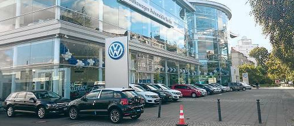 Gläsern. Die Mitarbeiter in den Autohäusern – hier in der Franklinstraße – haben engen Kontakt zum Kunden.