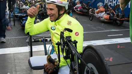 Alex Zanardi am Start beim Berlin-Marathon 2015.