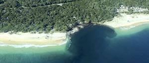 Dieses Erdloch in Australien hat mehrere Autos verschluckt und auch sonst für viel Aufsehen gesorgt.