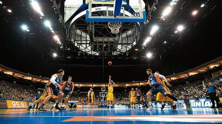 Highlights. Albas Basketballer werfen sich frei.