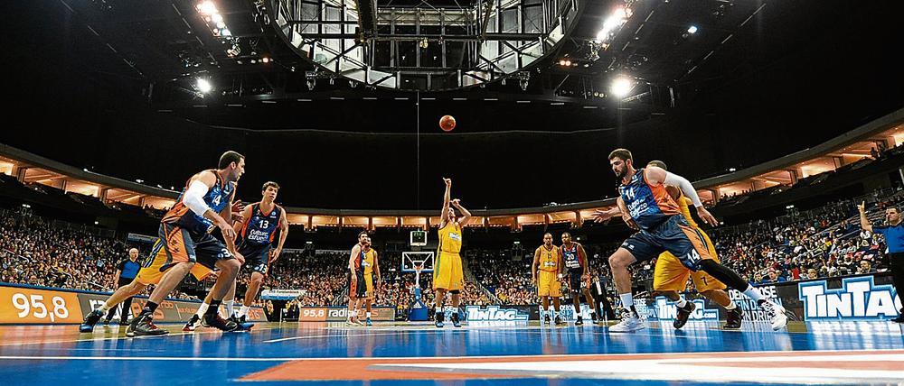 Highlights. Albas Basketballer werfen sich frei.