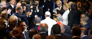 Der einzige helle Fleck im dunklen Saal: Papst Franziskus am Freitag bei der Vollversammlung der Vereinten Nationen in New York.