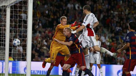 Kyriakos Papadopoulos trifft per Kopf nach Ecke zum 1:0 für Leverkusen. Ter Stegen im Barca-Tor kommt zu spät.