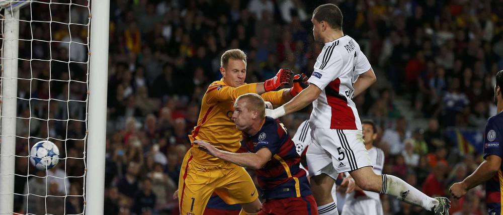 Kyriakos Papadopoulos trifft per Kopf nach Ecke zum 1:0 für Leverkusen. Ter Stegen im Barca-Tor kommt zu spät.