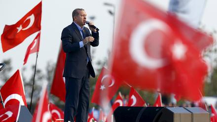Geht es doch nur mit Assad? Der türkische Präsident Erdogan hat seine Meinung in der Syrien-Frage geändert - und damit den Widerspruch des Außenministers provoziert.